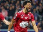 selebrasi-mahdi-camara-brest-saat-merayakan-golnya.jpg
