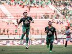 selebrasi-misbakus-solikin-usai-membobol-gawang-persinga-ngawi-pada-liga-2-2017-lalu.jpg