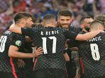 selebrasi-para-pemain-kroasia-merayakan-gol-pembuka-skor-melawan-spanyol.jpg