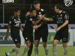 selebrasi-para-pemain-persib-bandung-yang-berhasil-menang.jpg