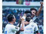 selebrasi-pemain-arema-fc-atas-gol-striker-asing-baru-mereka-abel-camara.jpg