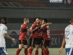 selebrasi-pemain-bali-united-setelah-membobol-gqang-persib-bandung.jpg