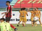 selebrasi-pemain-bhayangkara-fc-adam-alis-kanan-setelah-mencetak-gol-pembuka-timnya.jpg