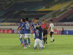 selebrasi-pemain-persib-bandung-wander-luiz-dengan-rekannya-setelah-mencetak-gol.jpg