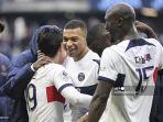 selebrasi-pemain-psg-kylian-mbappe-dan-lee-kang-in-saat-merayak-gol.jpg
