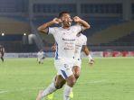 selebrasi-pemain-psim-yogyakarta-sugeng-efendi-setelah-mencetak-gol.jpg