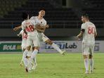 selebrasi-pemain-psm-makassar-m-arfan-bersama-sutanto-tan-setelah-mencetak-gol-kedua.jpg