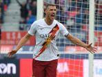 selebrasi-penyerang-as-roma-edin-dzeko.jpg