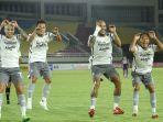 selebrasi-pesepak-bola-persib-bandung-ciro-alves-kiridedi-kusnandar-dan-beckham-putra.jpg