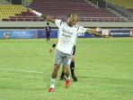 selebrasi-pesepak-bola-persib-bandung-david-da-silva-setelah-mencetak-gol-ke-gawang-persik-kediri.jpg