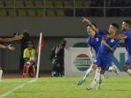 selebrasi-pesepak-bola-psis-semarang-jonathan-cantillana-setelah-mencetak-gol-ke-gawang-pss-sleman.jpg