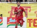selebrasi-sandi-sute-cetak-gol-lawan-kalteng-putra.jpg