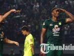selebrasi-striker-persebaya-amido-balde.jpg