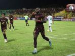 selebrasi-striker-psm-makassar-victor-mansaray-setelah-mencetak-gol.jpg