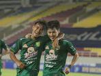 selebrasi-taisei-marukawa-dengan-rekannya-dalam-pertandingan-persija-vs-persebaya.jpg