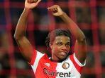 selebrasi-tyrell-malacia-saat-berseragam-feyenoord.jpg