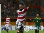 selebrasi-winger-madura-united-andik-vermansah-pada-laga-madura-united-vs-sriwijaya-fc.jpg