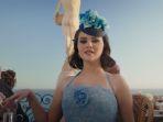 selena-dalam-video-klip-love-on.jpg
