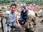 selfi-di-dekat-patung-mirip-arca-dewa-ganesha.jpg