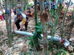 selongsong-roket-terjatuh-di-perkebunan-warga_20170906_112835.jpg
