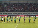 seluruh-pemain-ofisial-dan-jajaran-pelatih-timnas-indonesia.jpg