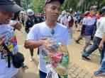Mengintip Tas Serut Isi Sembako dari Presiden Prabowo untuk Buruh di Monas, Syaratnya Seperti Pemilu