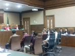 sembilan-orang-kontraktor-hadir-menjadi-saksi-di-pengadilan-tipikor-jakarta_20181011_181005.jpg