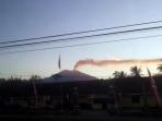 semburan-asap-pekat-gunung-raung_20150704_170551.jpg