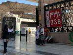sempat-berpisah-jemaah-haji-inidonesia-pasutri-bertemu-di-pintu-romantis-masjid-nabawi.jpg