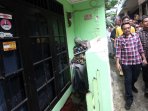 sempat-ricuh-cawagub-djarot-tetap-lanjutkan-blusukan_20161115_214146.jpg