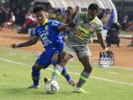 sempat-unggul-2-0-persib-bandung-ditahan-imbang-borneo-fc_20190817_131520.jpg