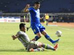 sempat-unggul-2-0-persib-bandung-ditahan-imbang-borneo-fc_20190817_132158.jpg