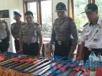 senjata-tajam-disita-dari-pelabuhan-benoa-bali_20160630_102721.jpg
