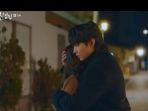 seo-jun-peluk-ju-kyung-true-beauty-episode-15.jpg