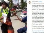 seorang-bocah-memeluk-polisi-sambil-merengek-meminta-agar-tidak-dimasukkan-ke-dalam-penjara.jpg