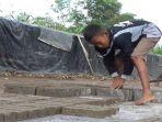 seorang-diri-aan-bocah-sd-di-sulawesi-selatan-ini-berjuang-rawat-ayah-yang-lumpuh-dan-neneknya.jpg