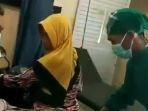 seorang-emak-emak-masukkan-motor-ke-ruang-igd-rumah-sakit.jpg