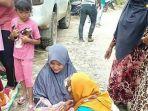 seorang-ibu-nurjannah-warga-samar-kilang-kecamatan-syiah-utama.jpg