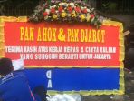 seorang-karyawan-toko-bunga-tengah-menyusun-karangan-bunga-untuk-ahok-djarot_20170427_190305.jpg