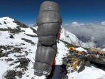 seorang-pemandu-gelje-sherpa-dari-nepal-evakuasi-pria-malaysia-dari-gunung-everest-7.jpg