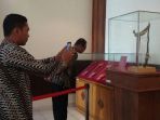 seorang-pengunjung-museum-keris_20181026_222045.jpg