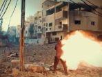 seorang-petempur-brigade-al-qassam-menembakkan-roket-anti-tank-2.jpg