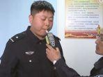 seorang-polisi-di-china-mencoba-membu.jpg