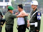 seorang-prajurit-mabes-tni-ad-diberhentikan-dengan-tidak-hormat_20160902_154821.jpg