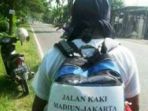 seorang-pria-jalan-kaki-demi-bisa-bertemu-anies-baswedan-dan-prabowo-subianto_20170425_064831.jpg