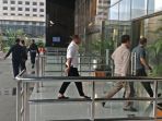 seorang-pria-mirip-bupati-ngada-marianus-sae_20180211_183208.jpg