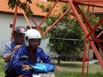 seorang-saksi-membonceng-sepeda-motor_20171010_203754.jpg
