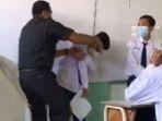 seorang-siswa-di-sebuah-smpn-di-surabaya-jawa-timur.jpg