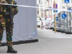 seorang-tentara-berjaga-di-pusat-kota-brussels-belgia_20160801_170452.jpg