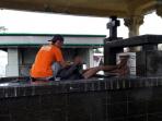 seorang-tunawisma-ditemukan-tewas-di-tpu-nasrani-djamin-ginting_20161012_122603.jpg
